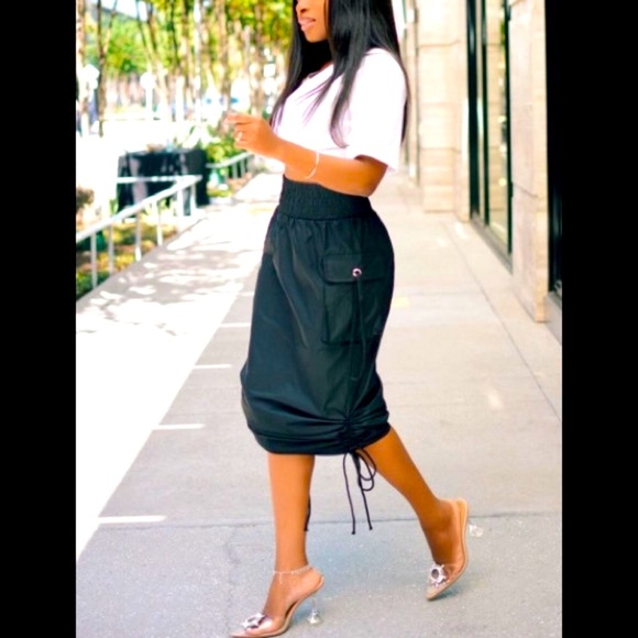 Drawstring Side Pocket Black Knee Length Skirt - Picture 3 of 4